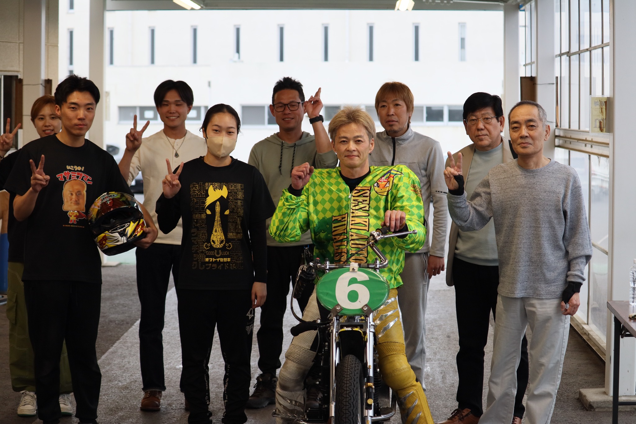 優勝杯とアクセサリーのまとめ！なんと総グラム500越え！ 優勝選手写真館 | 伊勢崎オートレース 公式webサイト 群馬県 伊勢崎市